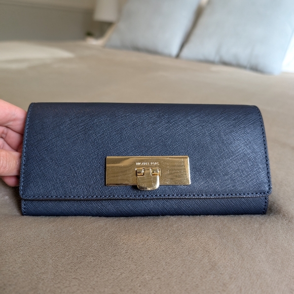 Michael Kors wallet in navy blue - Picture 1 of 4